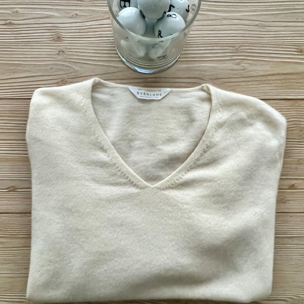 Everlane 100% Cashmere V-Neck Sweater – Ivory | Oversized Fit | M - Picture 4 of 6